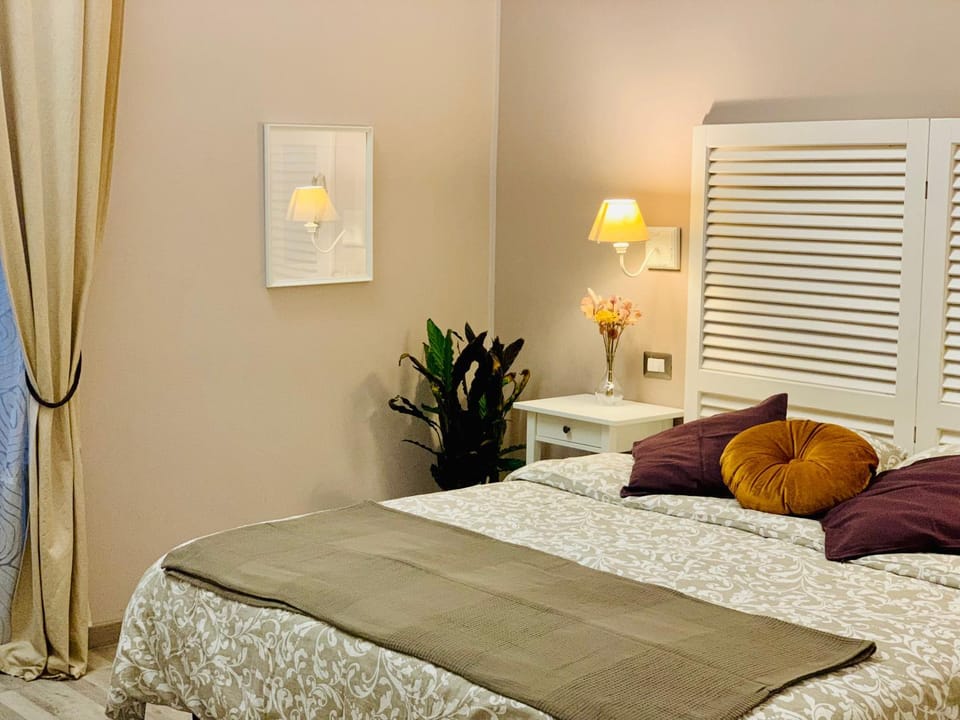 Bed, Decorative detail, Bedroom, Family