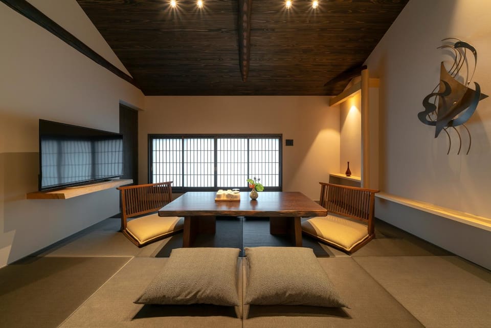 Living room, Dining area