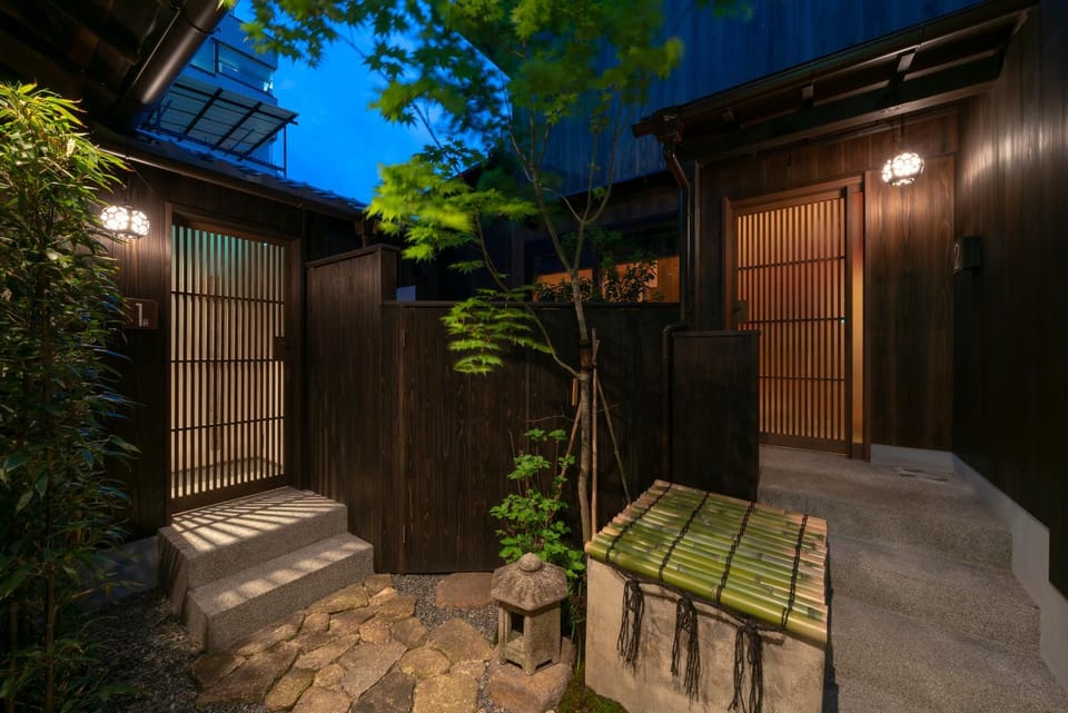 Facade/entrance, Night, Inner courtyard view