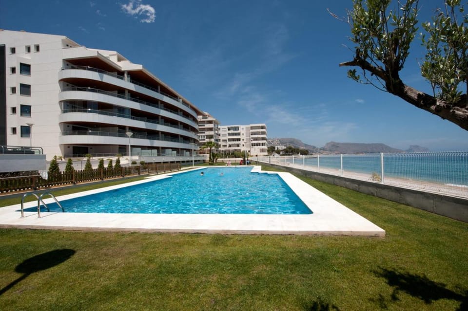 Property building, Day, Swimming pool