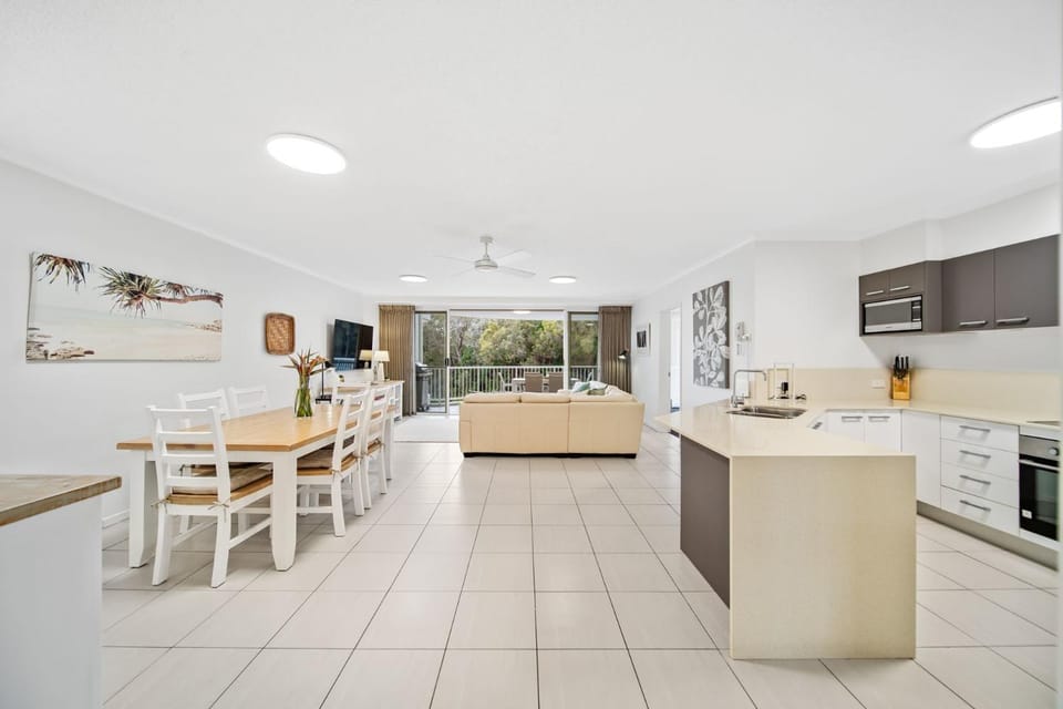 Unit 2 Point Break Apartment in Coolum Beach