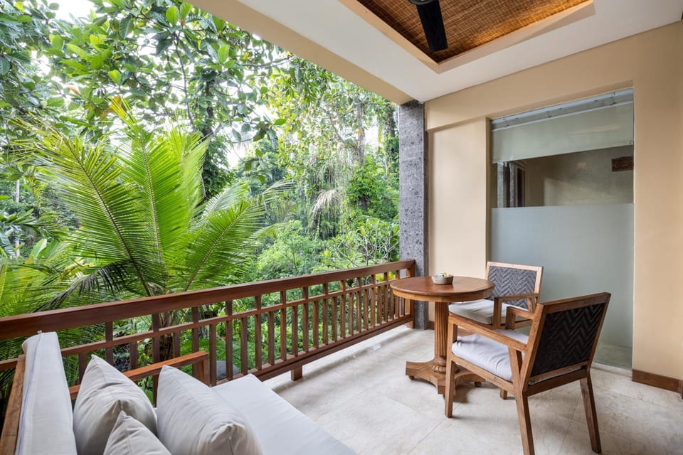 Patio, Day, Natural landscape, View (from property/room), Balcony/Terrace, Living room, Seating area, Dining area, Bedroom, Garden view