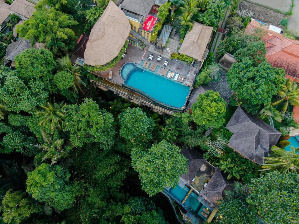 Property building, Swimming pool