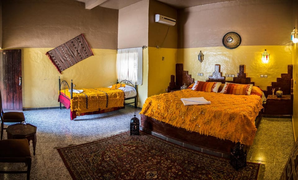 Photo of the whole room, Decorative detail