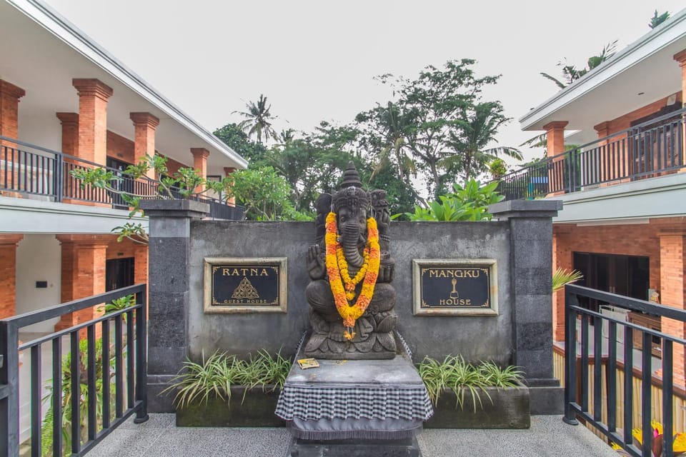 Property building, Patio, Balcony/Terrace