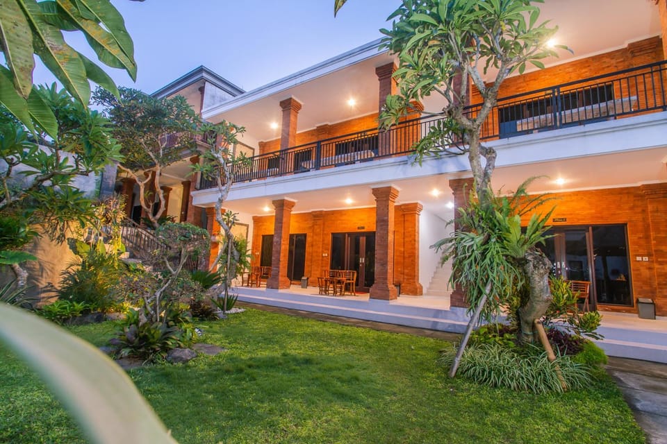 Property building, Facade/entrance, Garden