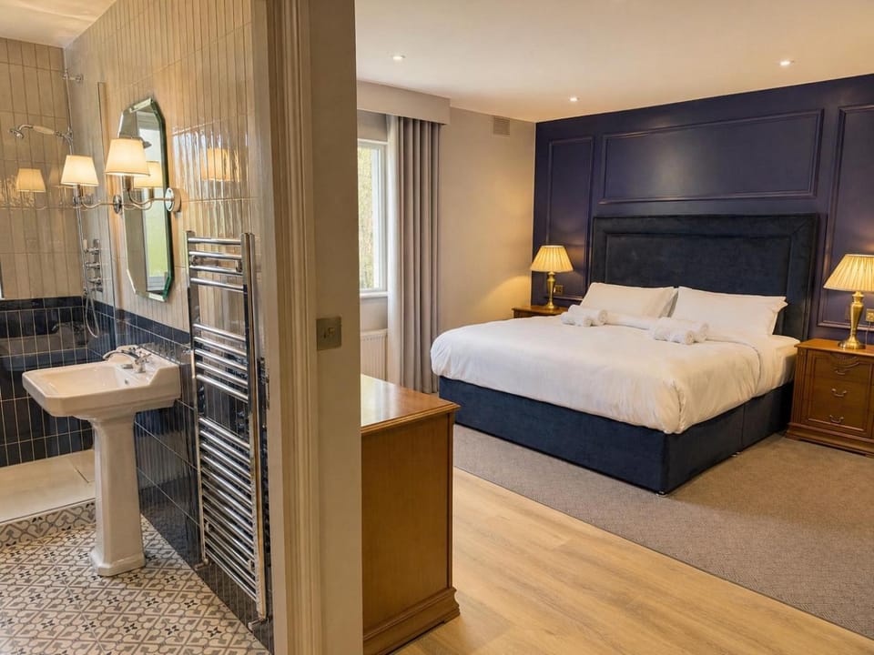 Bathroom, Bedroom