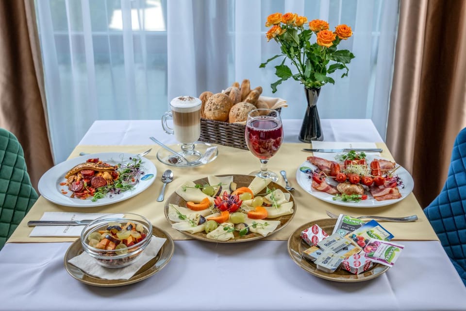 Restaurant/places to eat, Continental breakfast