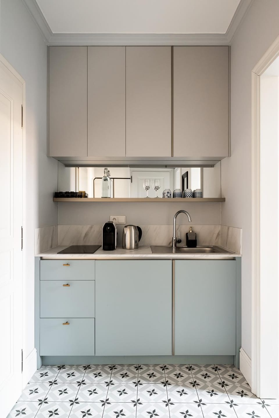 Coffee/tea facilities, Kitchen or kitchenette, Breakfast, dishwasher, stove, kitchen