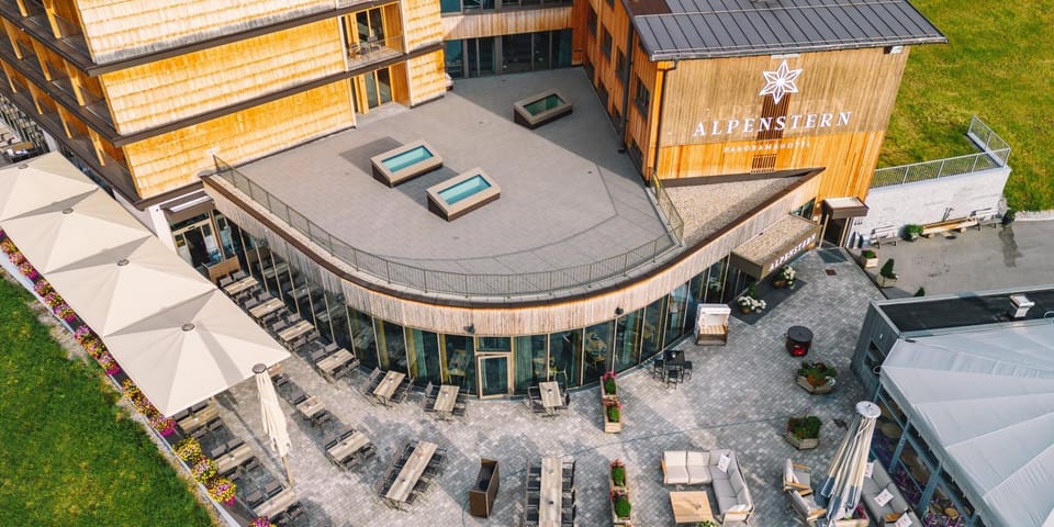 Balcony/Terrace, Area and facilities