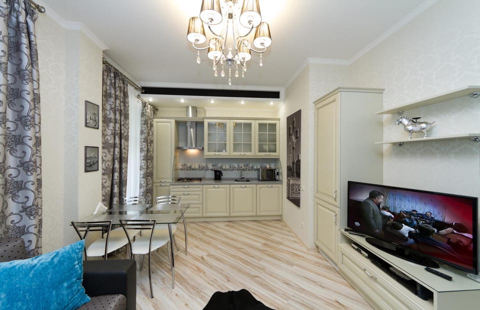 Communal lounge/ TV room, Living room, Dining area