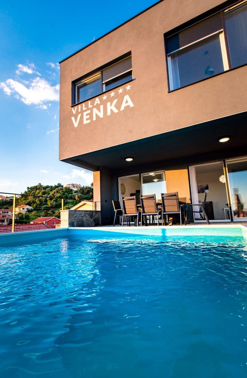 Property building, Balcony/Terrace, Swimming pool