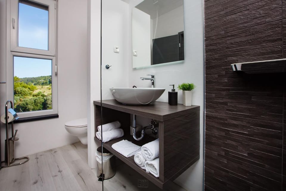 Bathroom, towels