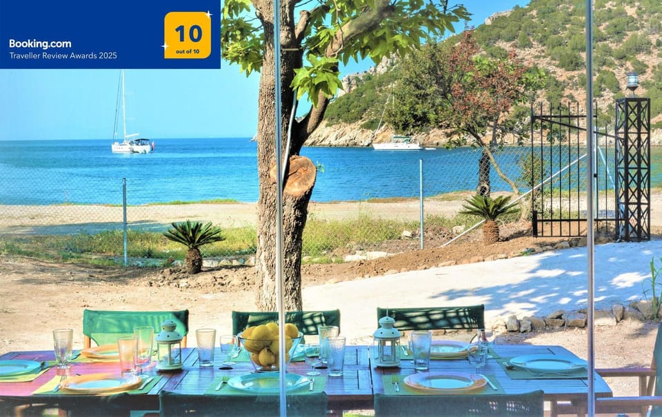 Natural landscape, View (from property/room), Dining area, Beach, Mountain view, Sea view, Location