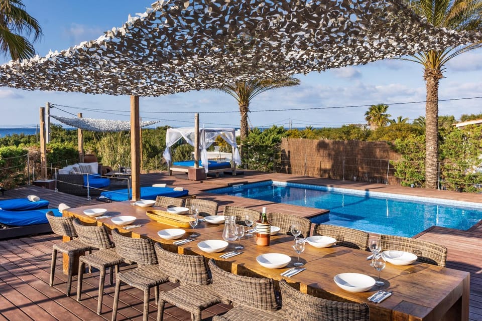 Patio, Restaurant/places to eat, Nightclub / DJ, Lounge or bar