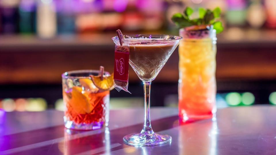 Restaurant/places to eat, Lounge or bar