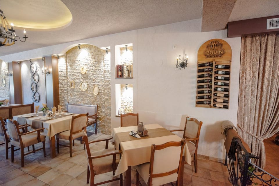Restaurant/places to eat, Restaurant/places to eat