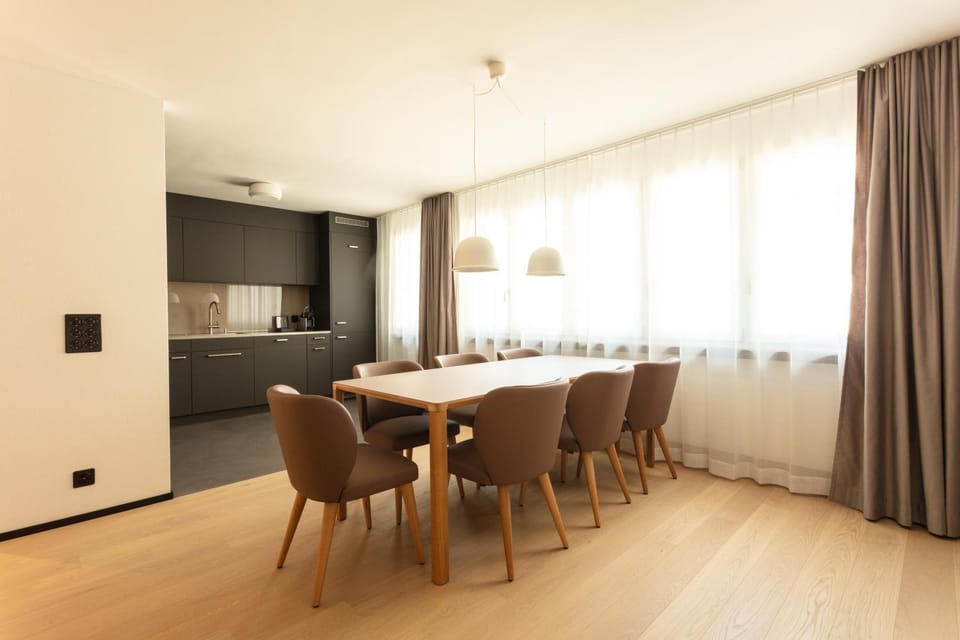 Kitchen or kitchenette, Living room, Seating area, Dining area