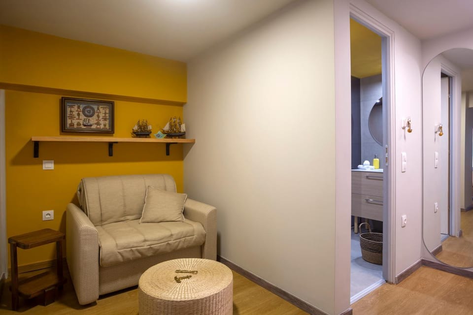 Bed, Photo of the whole room, Seating area