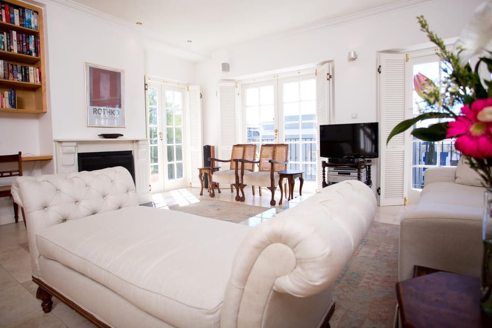 TV and multimedia, Balcony/Terrace, Living room, Seating area