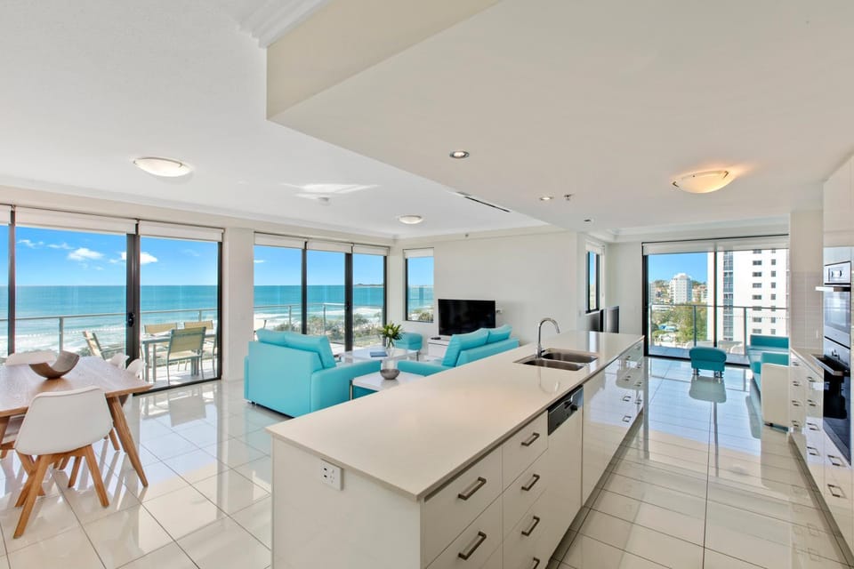 Coffee/tea facilities, Balcony/Terrace, Kitchen or kitchenette, Living room, Decorative detail, Dining area, Sea view