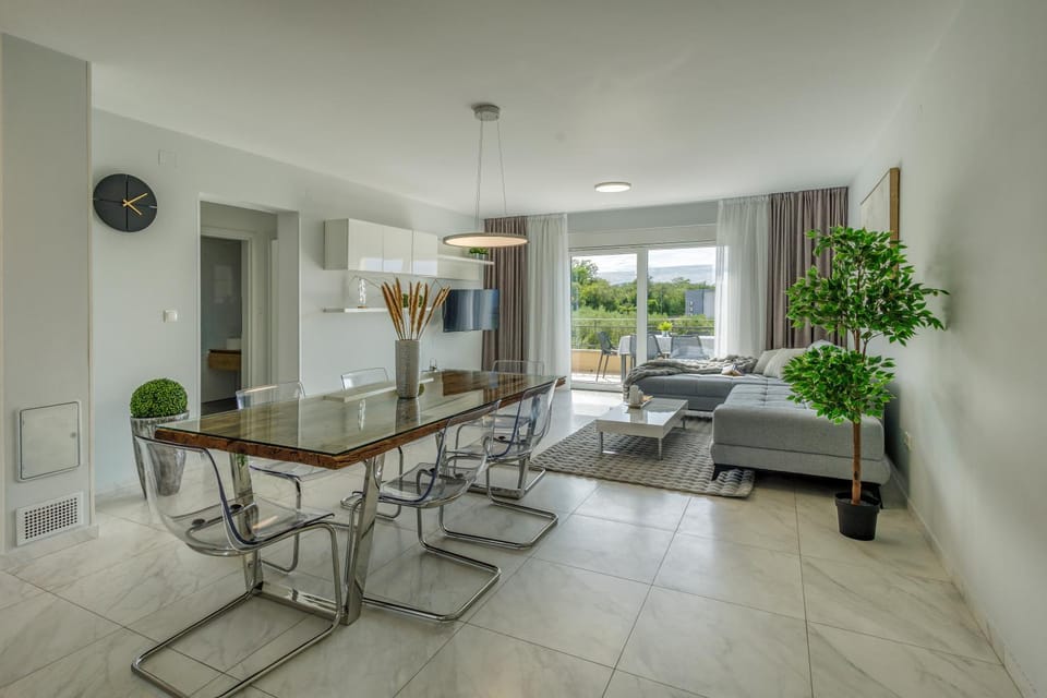 Living room, Dining area