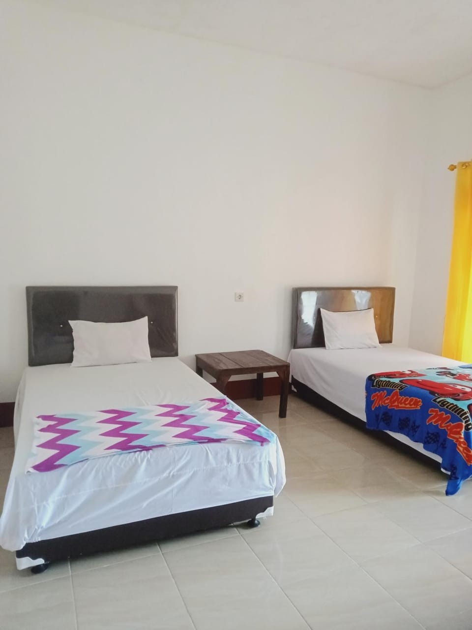 Photo of the whole room, Bedroom
