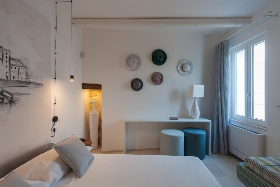 Bed, Photo of the whole room, Decorative detail, Bedroom