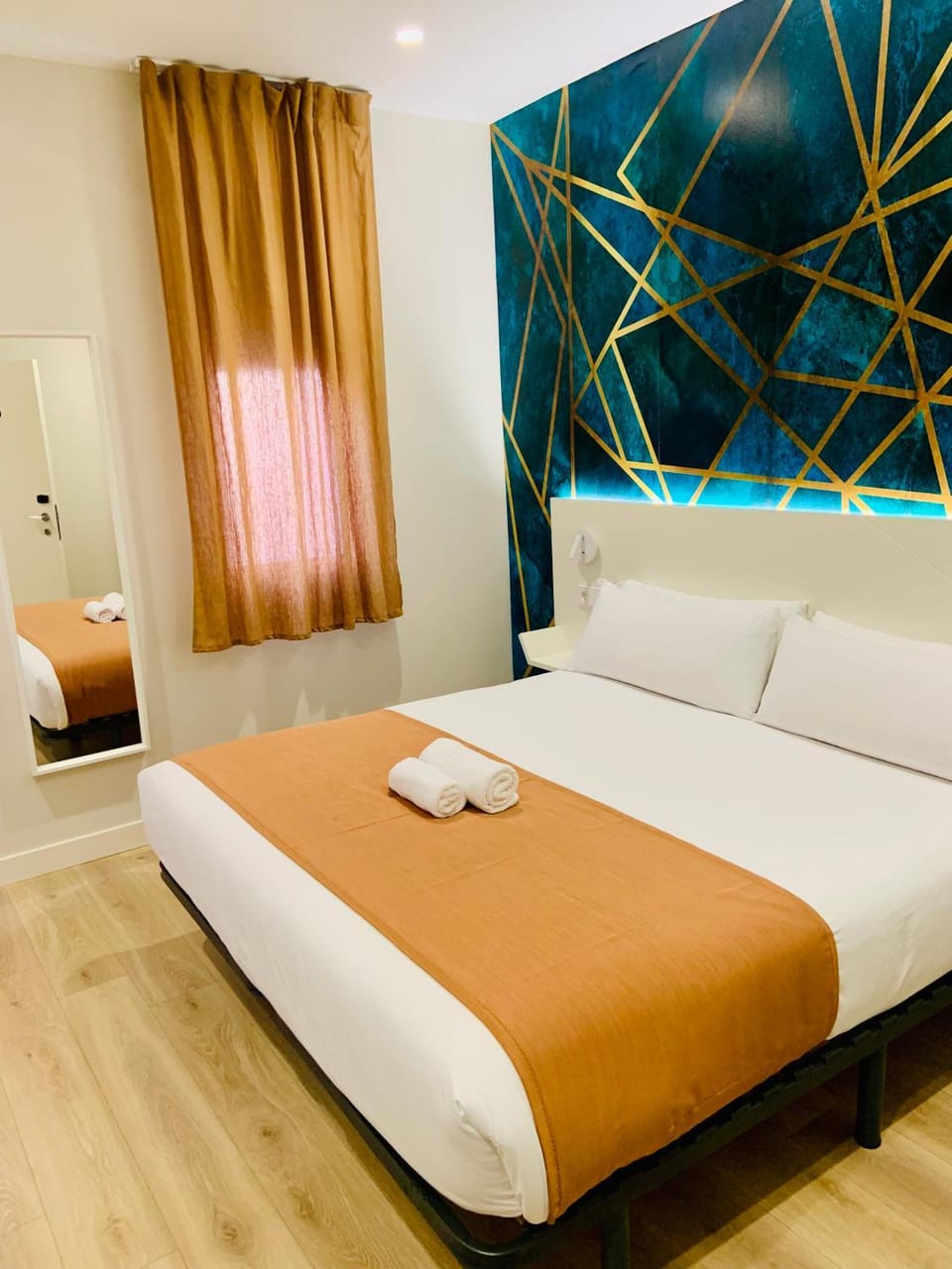 Bed, towels