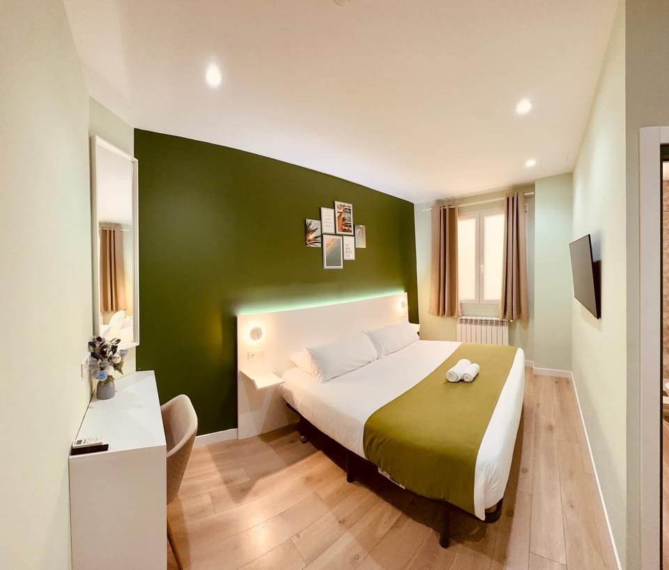 Bed, Photo of the whole room