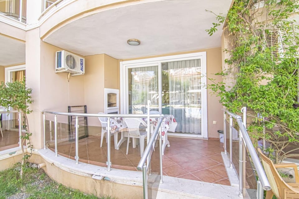 Property building, Balcony/Terrace, Balcony/Terrace