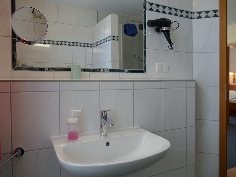 Shower, Bathroom, heating