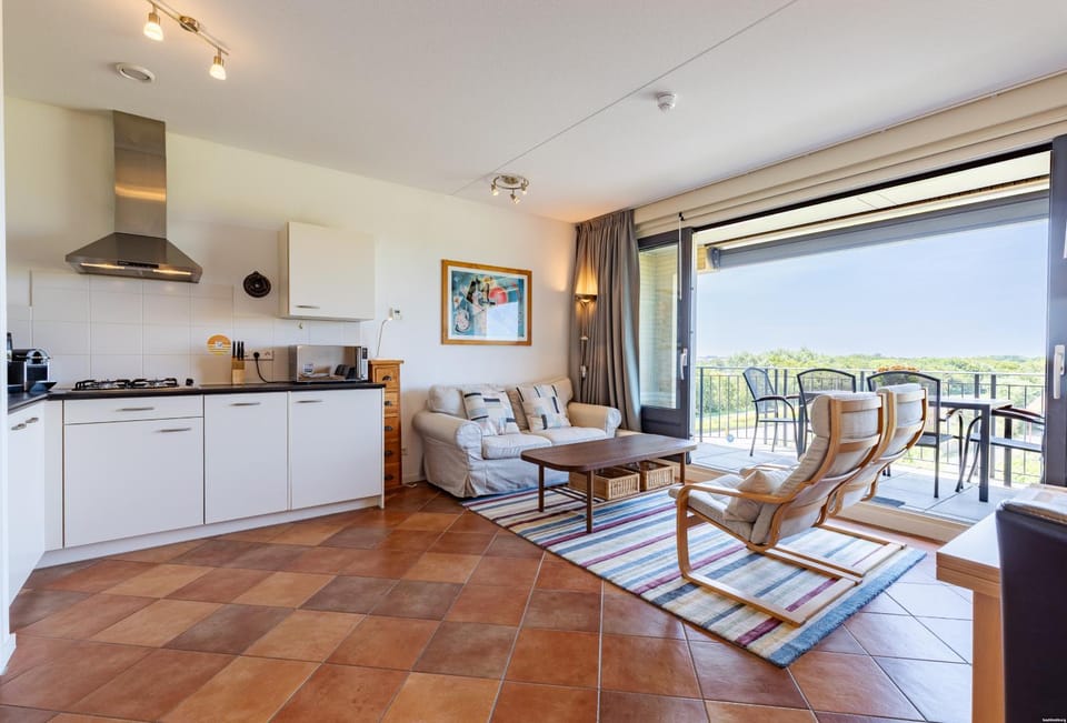 Seating area, Dining area, stove