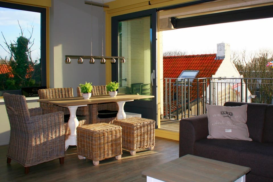 Day, Balcony/Terrace, Living room, Dining area, City view