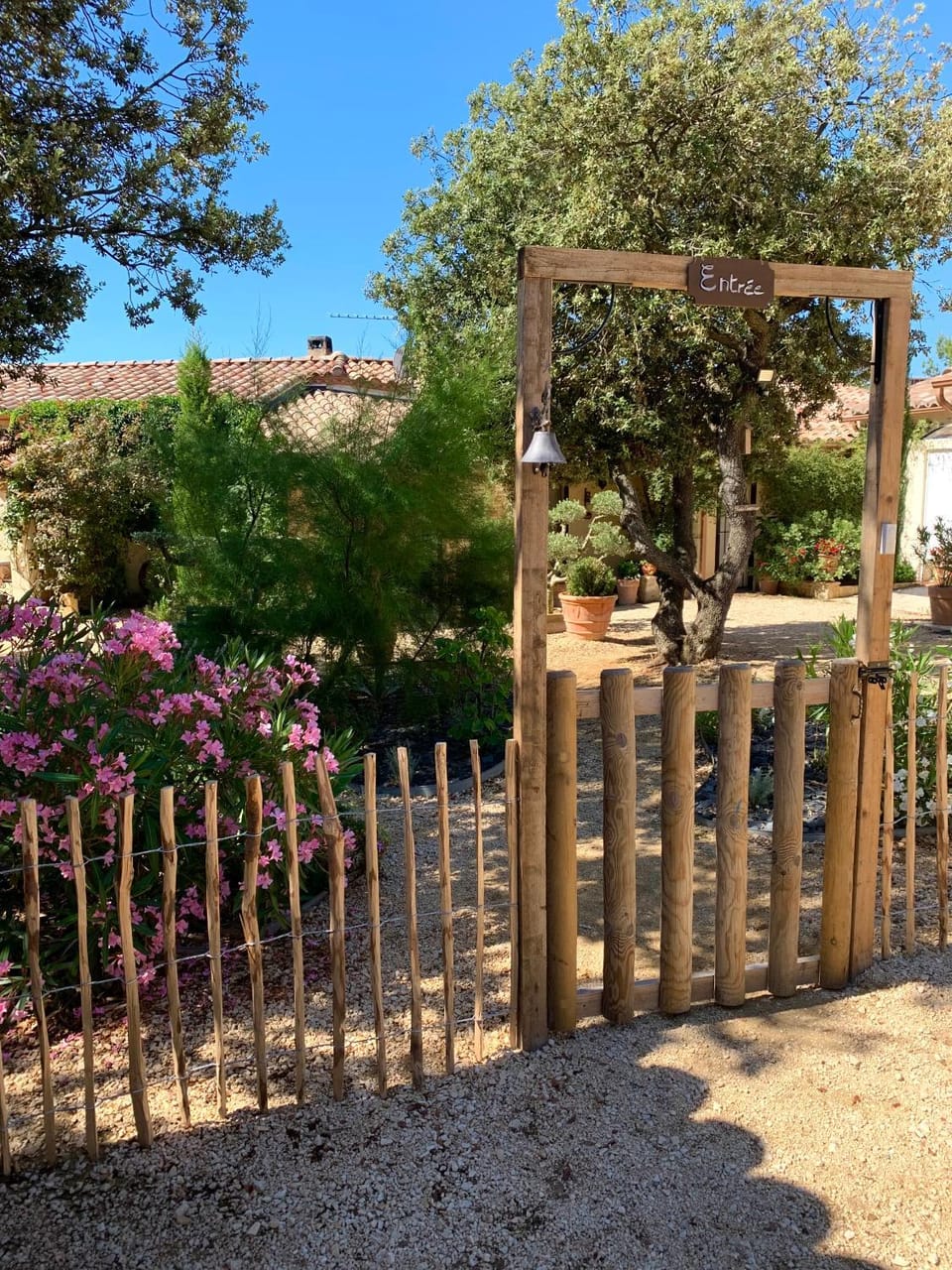 LES SANTOLINES - Studio Retro Apartment in Provence