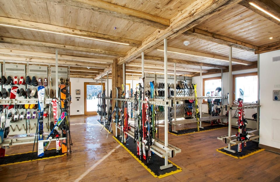 Winter, Skiing, Area and facilities