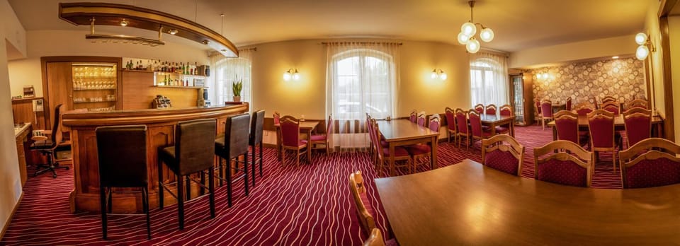 Restaurant/places to eat, Lobby or reception, Lounge or bar, Banquet/Function facilities, Seating area, Dining area