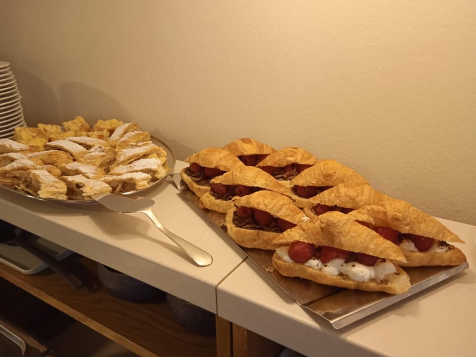 Breakfast, Buffet breakfast