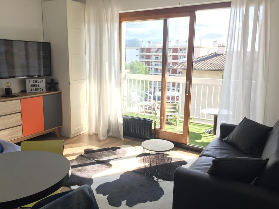 Patio, Balcony/Terrace, Living room, Photo of the whole room, Decorative detail, Seating area