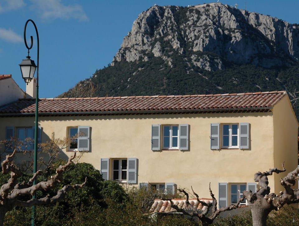 Property building, Facade/entrance, Natural landscape, Mountain view