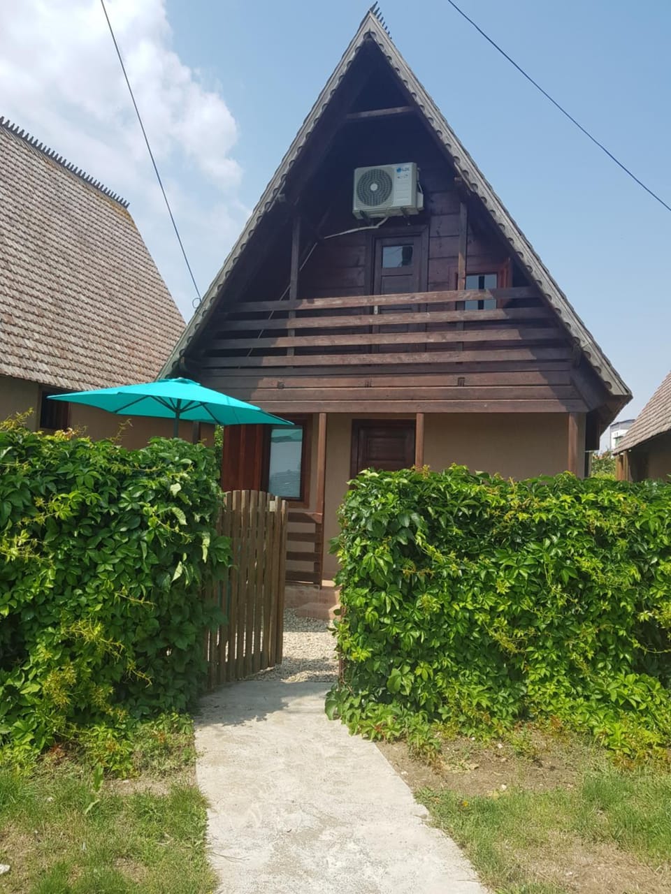 Facade/entrance