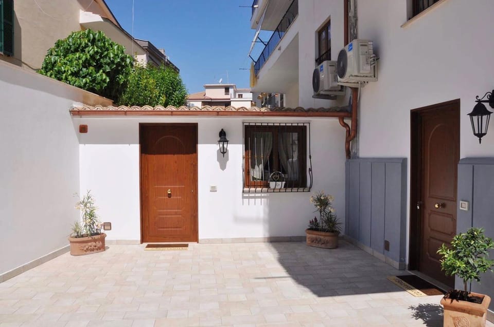 Property building, Facade/entrance, Day