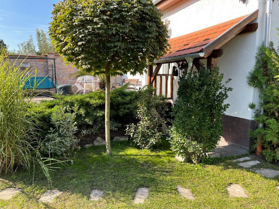 Garden, Garden