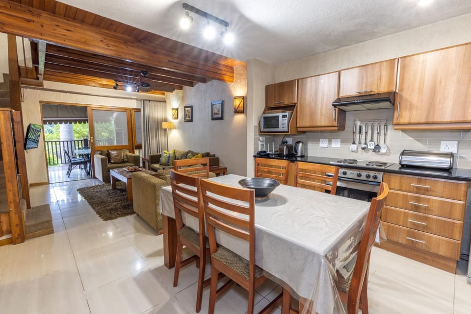 Patio, Lounge or bar, kitchen