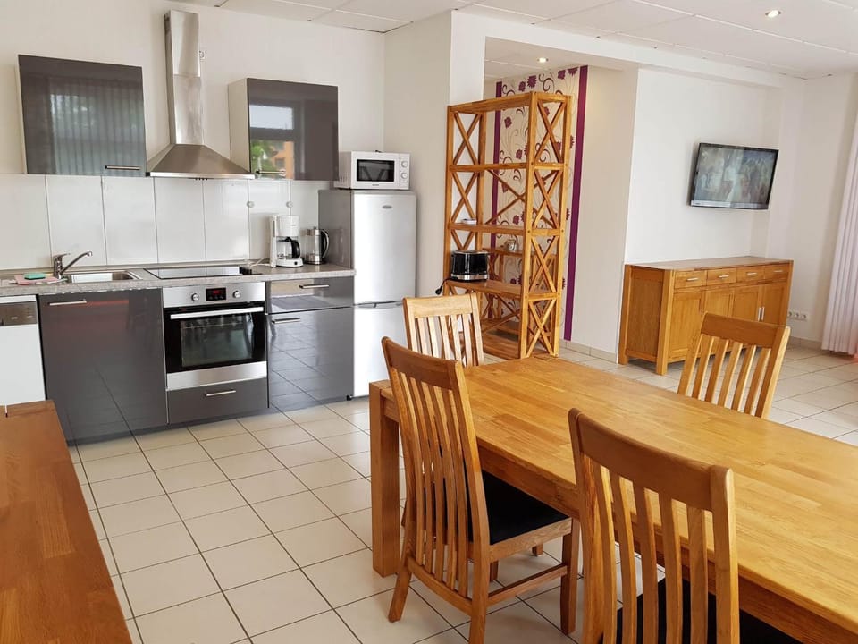 TV and multimedia, Coffee/tea facilities, Kitchen or kitchenette, Dining area