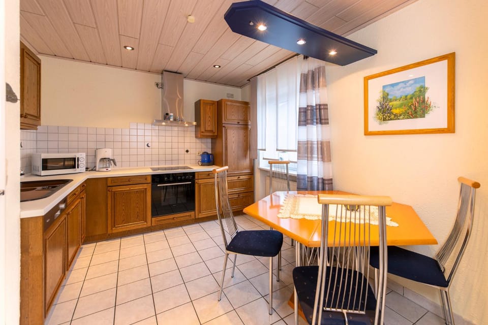 Kitchen or kitchenette, Seating area