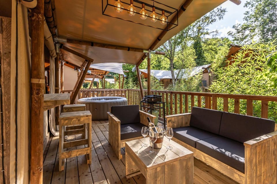 Aloha plage camping 4étoiles Campground/ 
RV Resort in Vallon-Pont-d'Arc