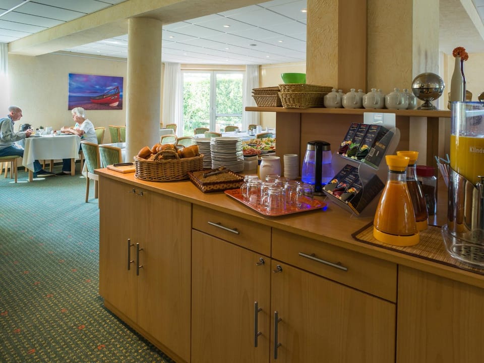Restaurant/places to eat, Banquet/Function facilities, Breakfast, Buffet breakfast