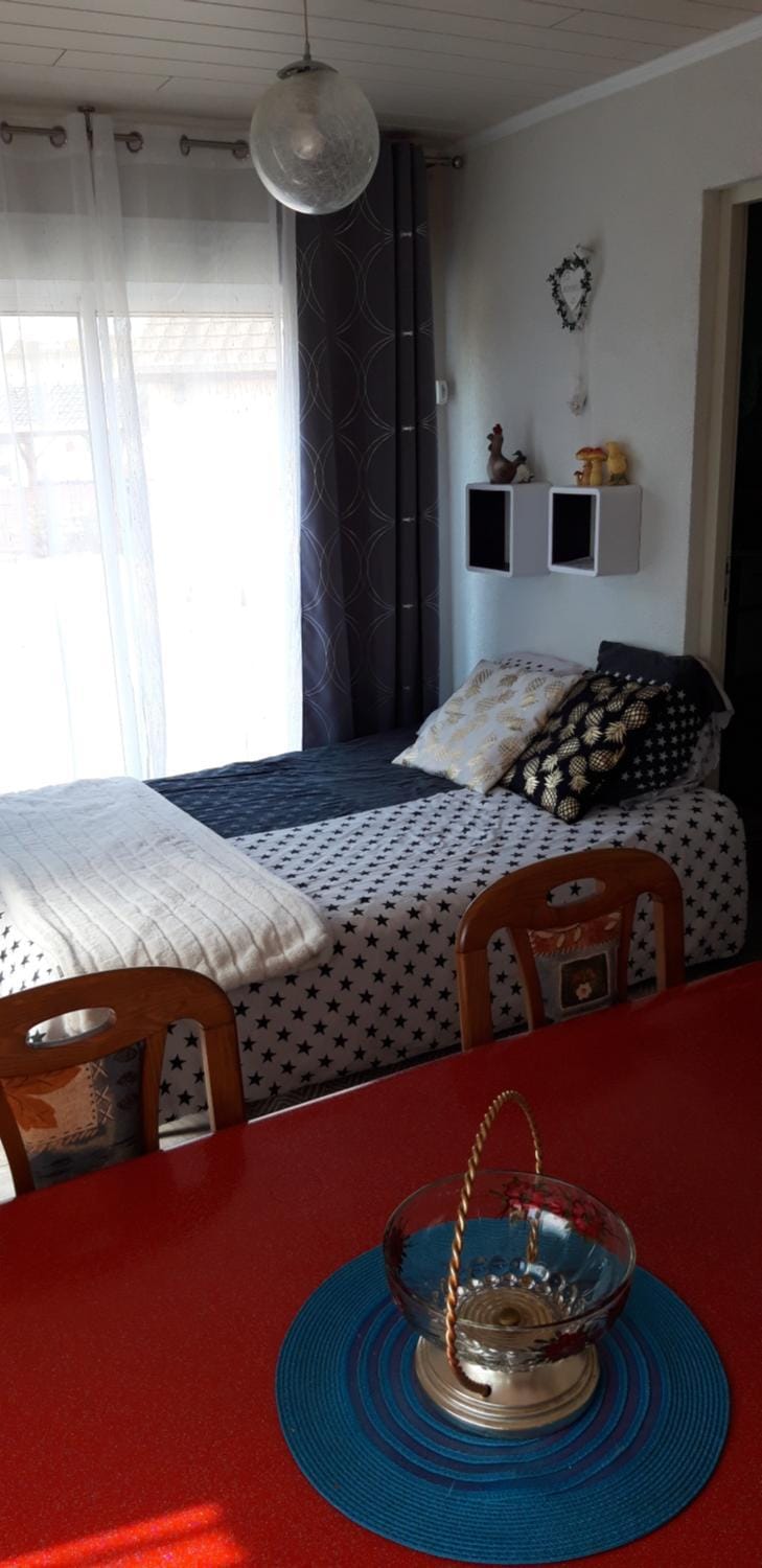 Bed, Photo of the whole room, Dining area, Bedroom