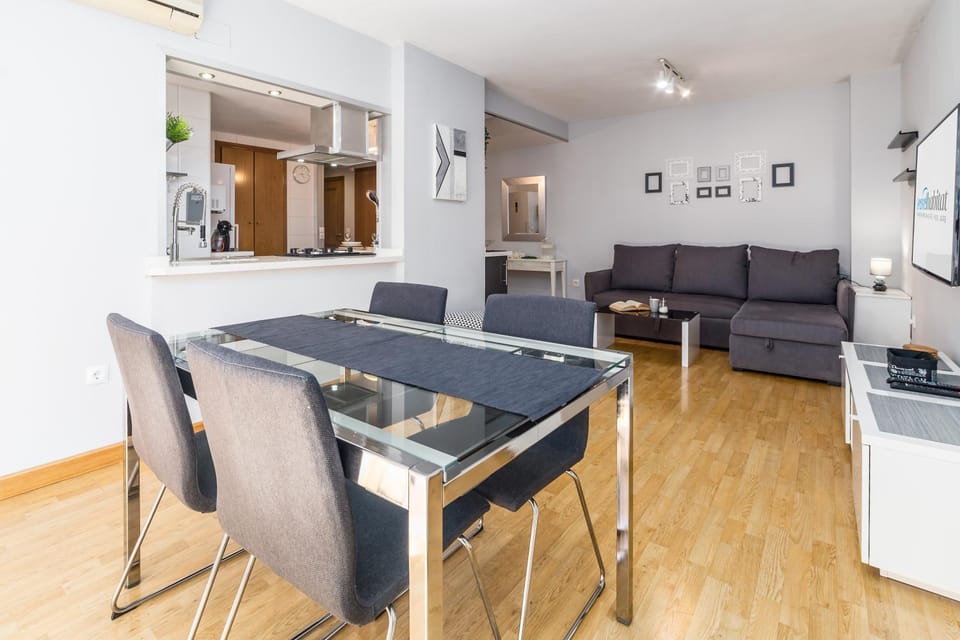 Kitchen or kitchenette, Seating area, Dining area